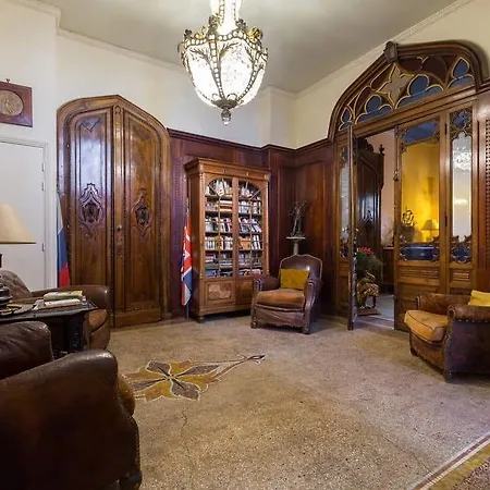 La Leonie Apartmanhotel