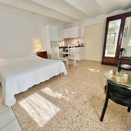 La Leonie Aparthotel 4*