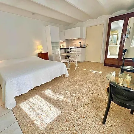 La Leonie Aparthotel