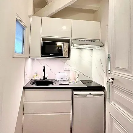 La Leonie Aparthotel 3*