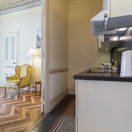 La Leonie Aparthotel 3*