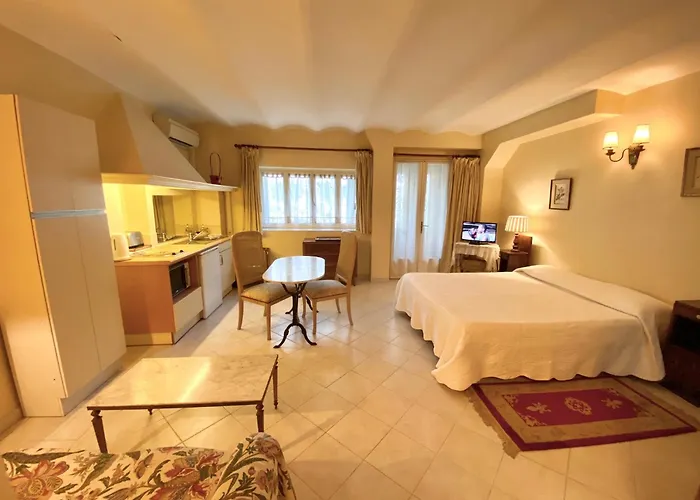 Aparthotel La Leonie 3*