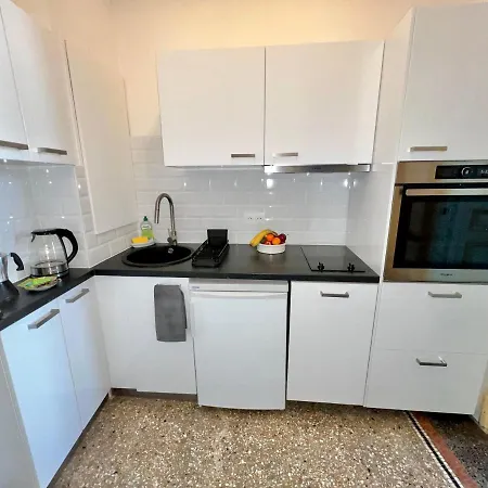 La Leonie Aparthotel 2*