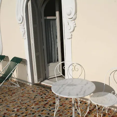 La Leonie 2* Nizza